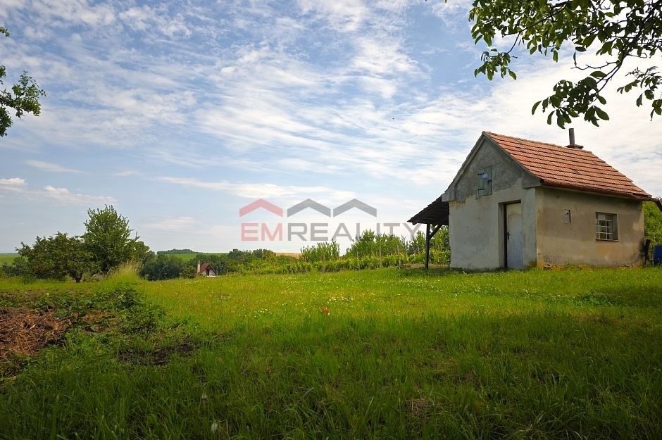 Zahrady, Strážnice, 696 62, 2 707 m²