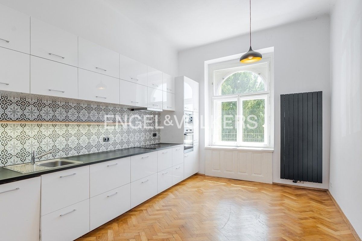 3+1, U Havlíčkových sadů, Praha, 100 m²