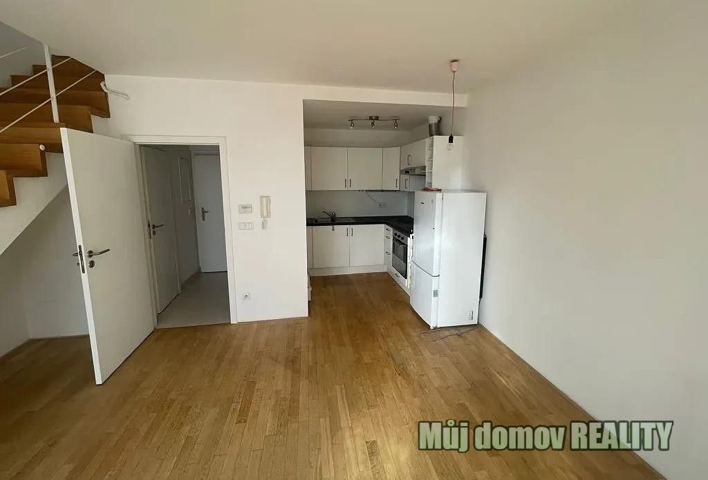 2+kk, Boleslavská, Praha, 72 m²