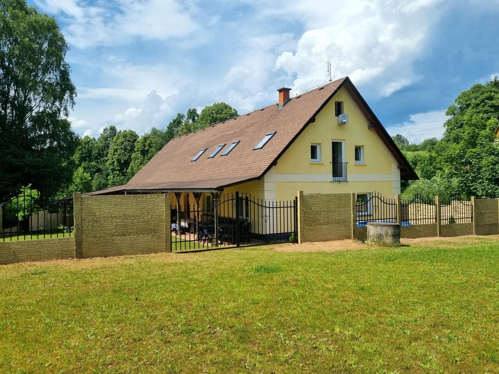 Chalupy, Horní Staré Buky, Staré Buky, 188 m²