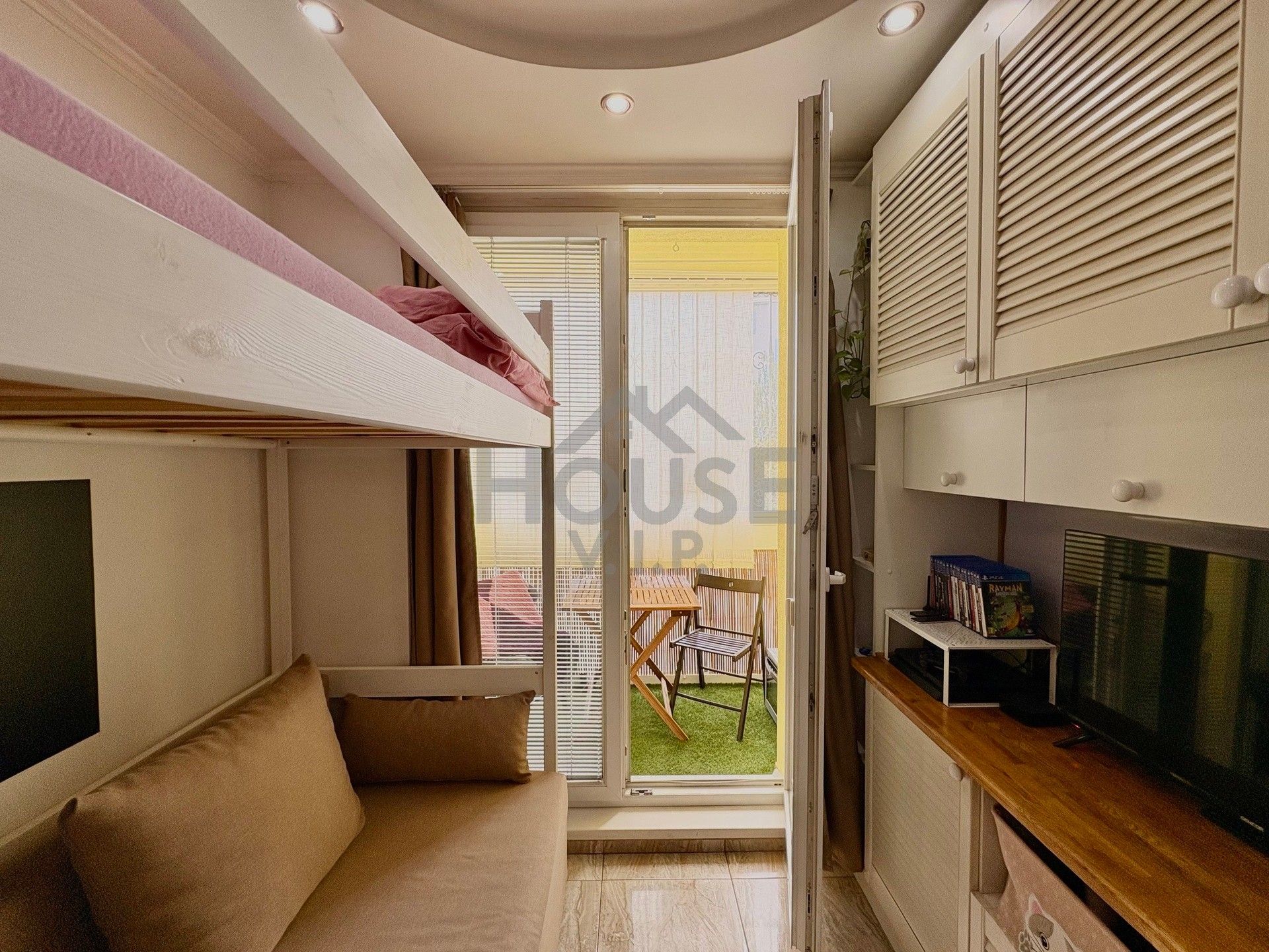 1+kk, Pod lipami, Praha, 15 m²