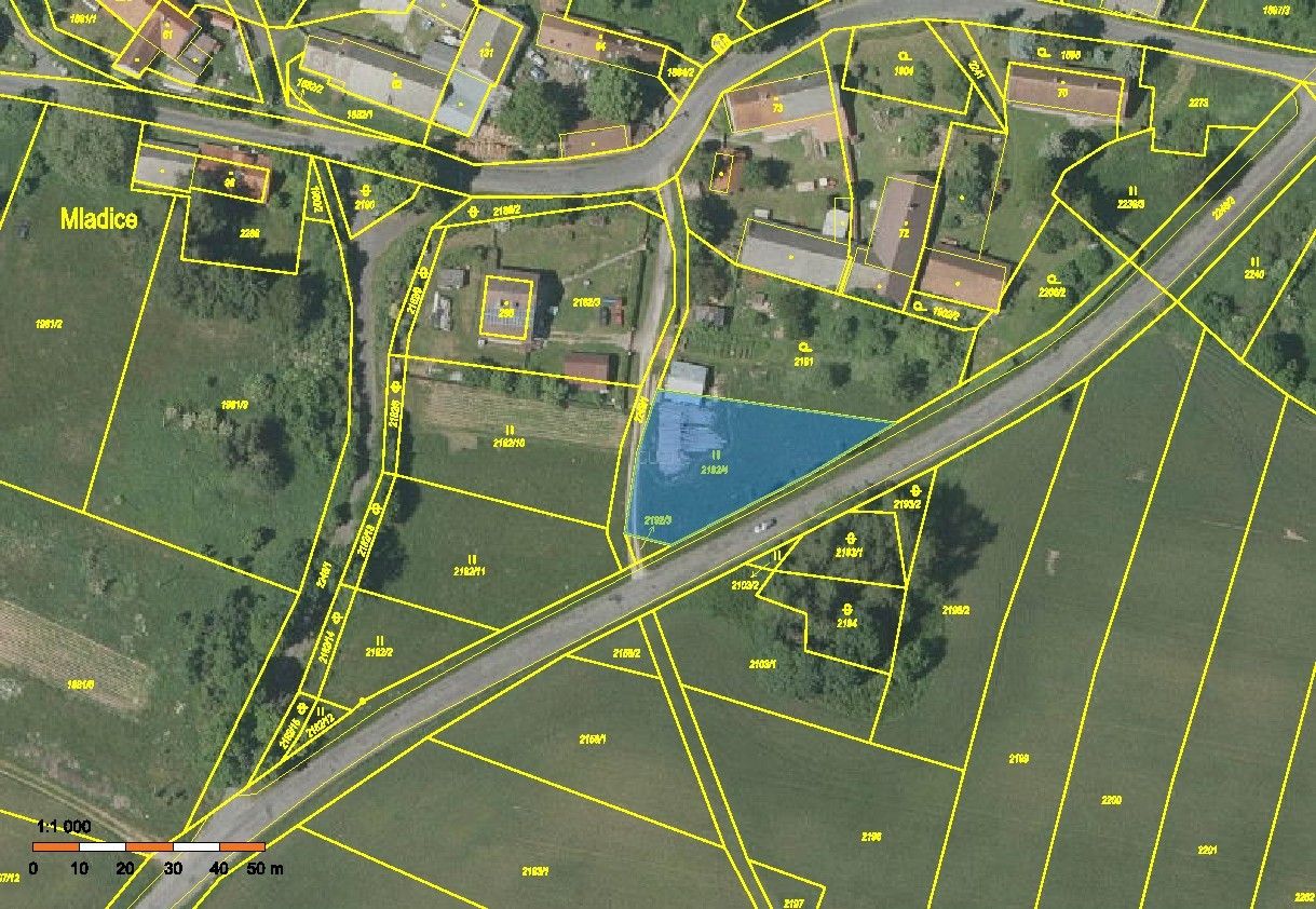 Louky, Mladice, Zavlekov, 1 042 m²