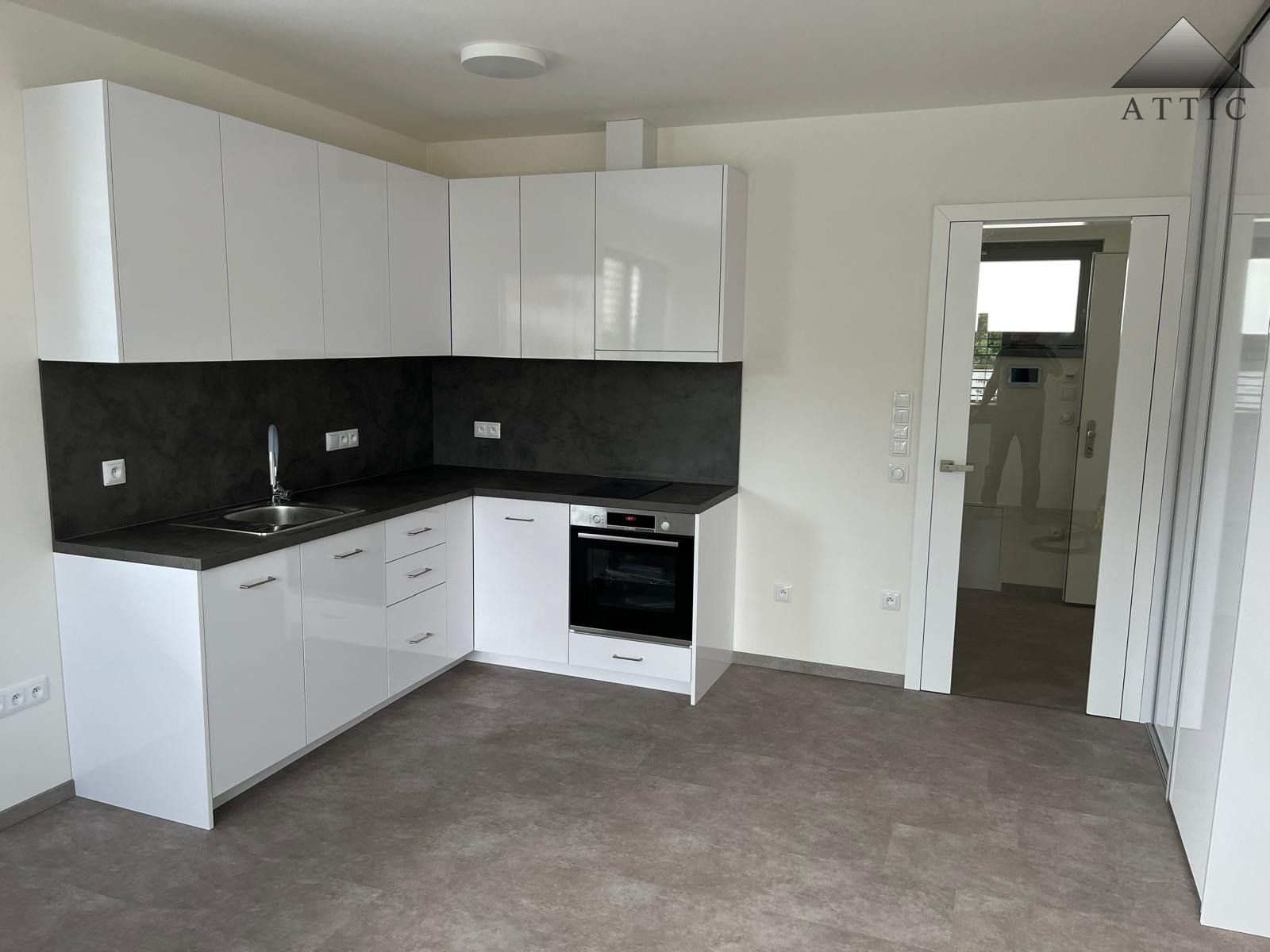 1+kk, Mezilesí,Horní Počernice - Praha 20,Praha, 31 m²