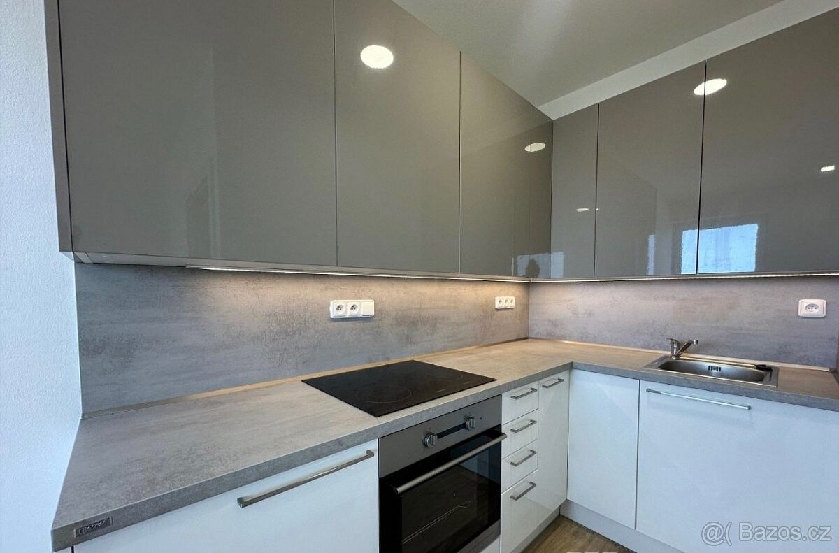 Pronájem byt - Zlín, 763 02, 20 m²