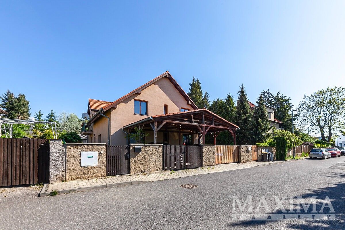 Prodej dům - Dolní Břežany, 252 41, 171 m²
