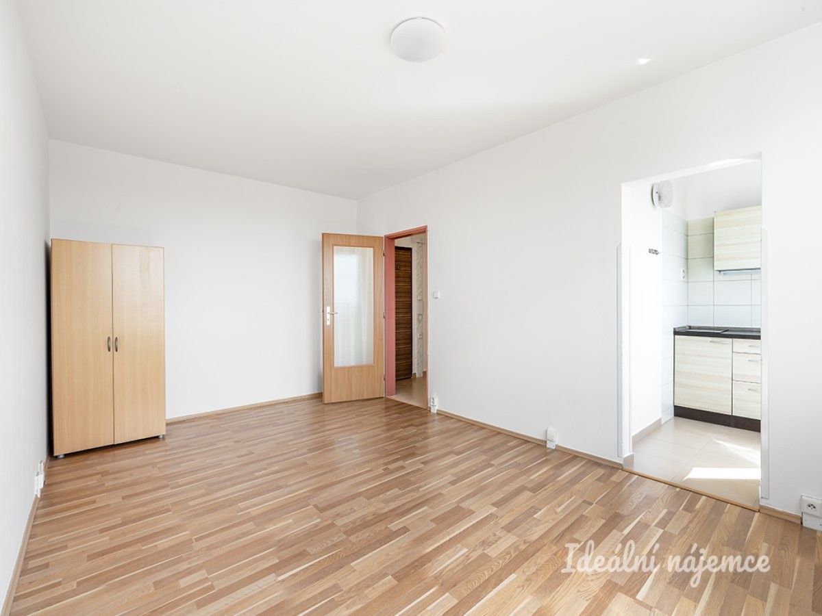 Pronájem byt 1+kk - Ratibořská, Praha, 30 m²