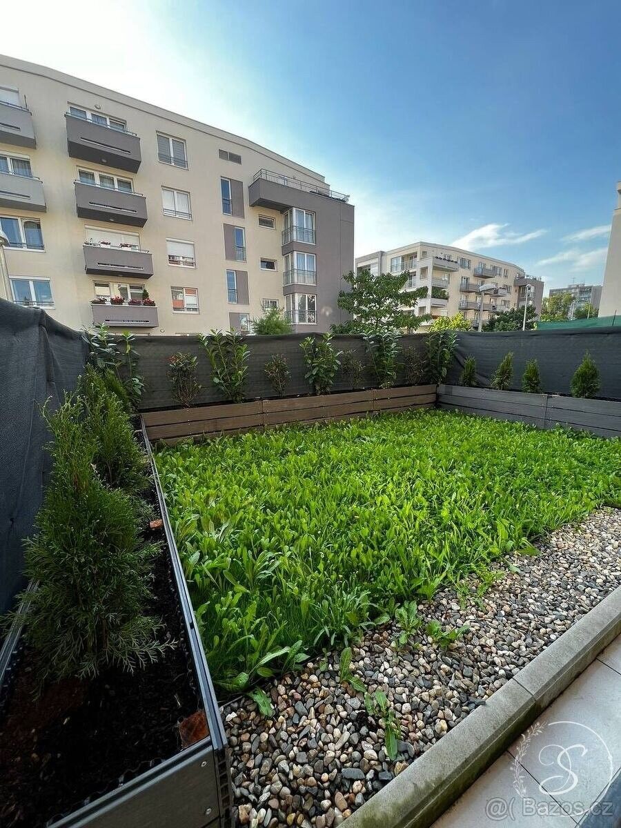 Pronájem byt 1+kk - Praha, 155 00, 76 m²