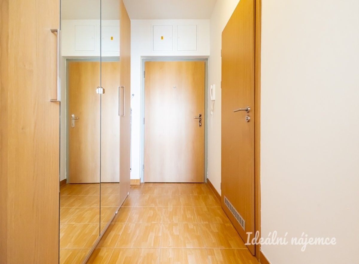 Pronájem byt 1+kk - Hornoměcholupská, Praha, 31 m²