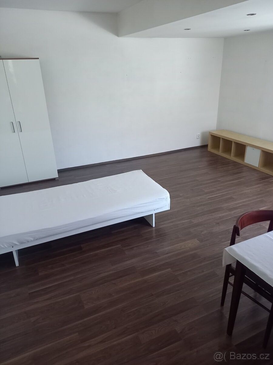 3+1, Líbeznice, 250 65, 20 m²