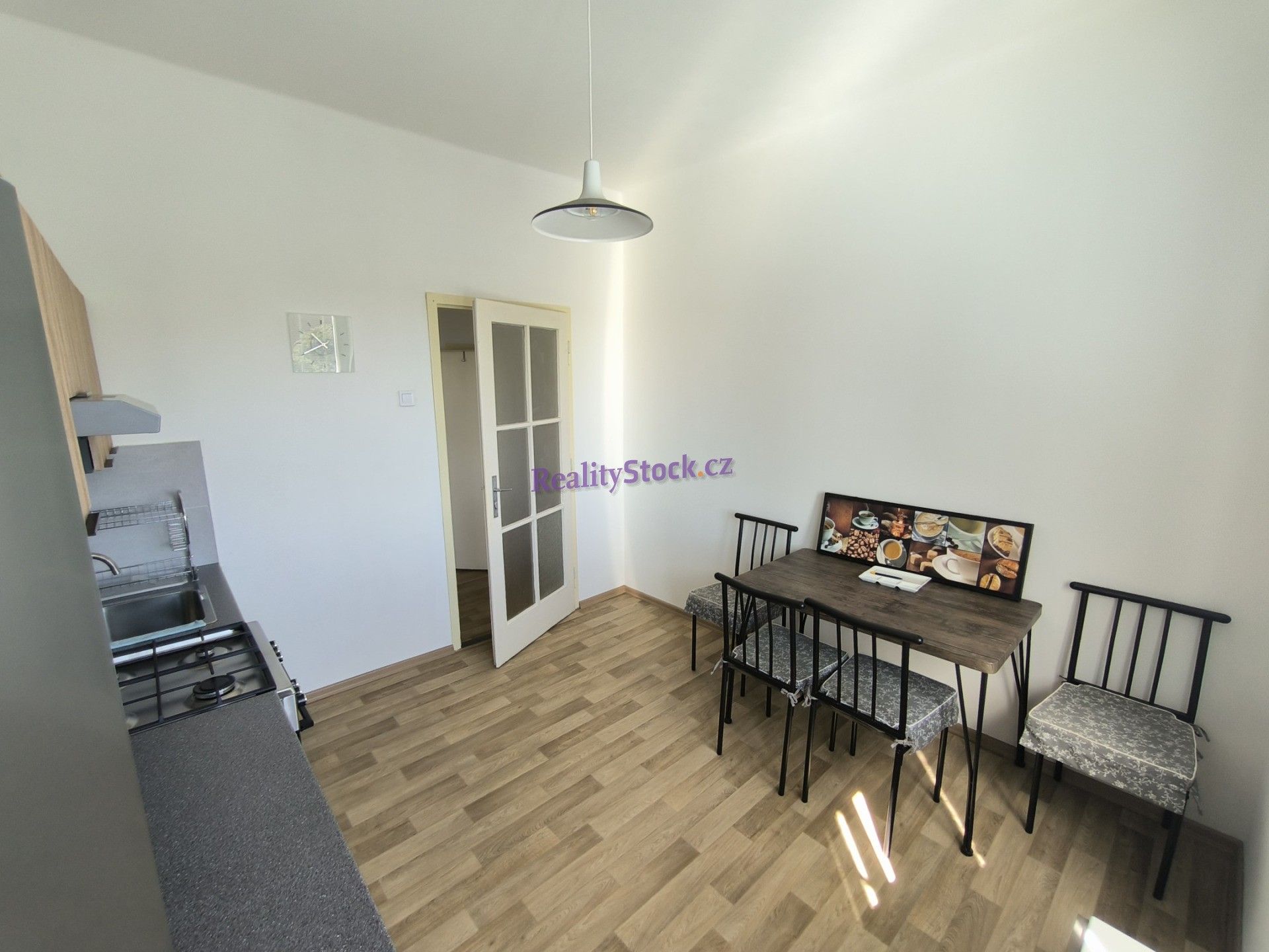 Pronájem byt 1+1 - Hodonínská, Praha, 43 m²