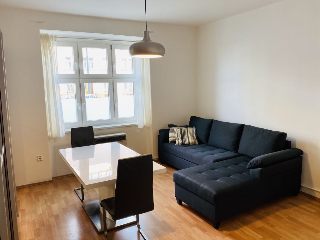 1+1, Na žertvách 36, Praha 8, 38 m²