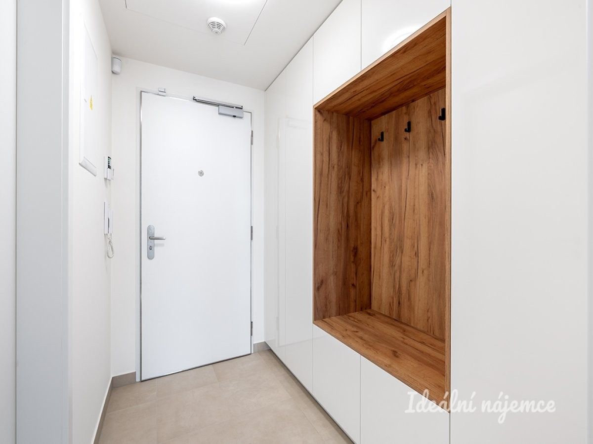 Pronájem byt 1+kk - Poděbradská, Praha, 33 m²