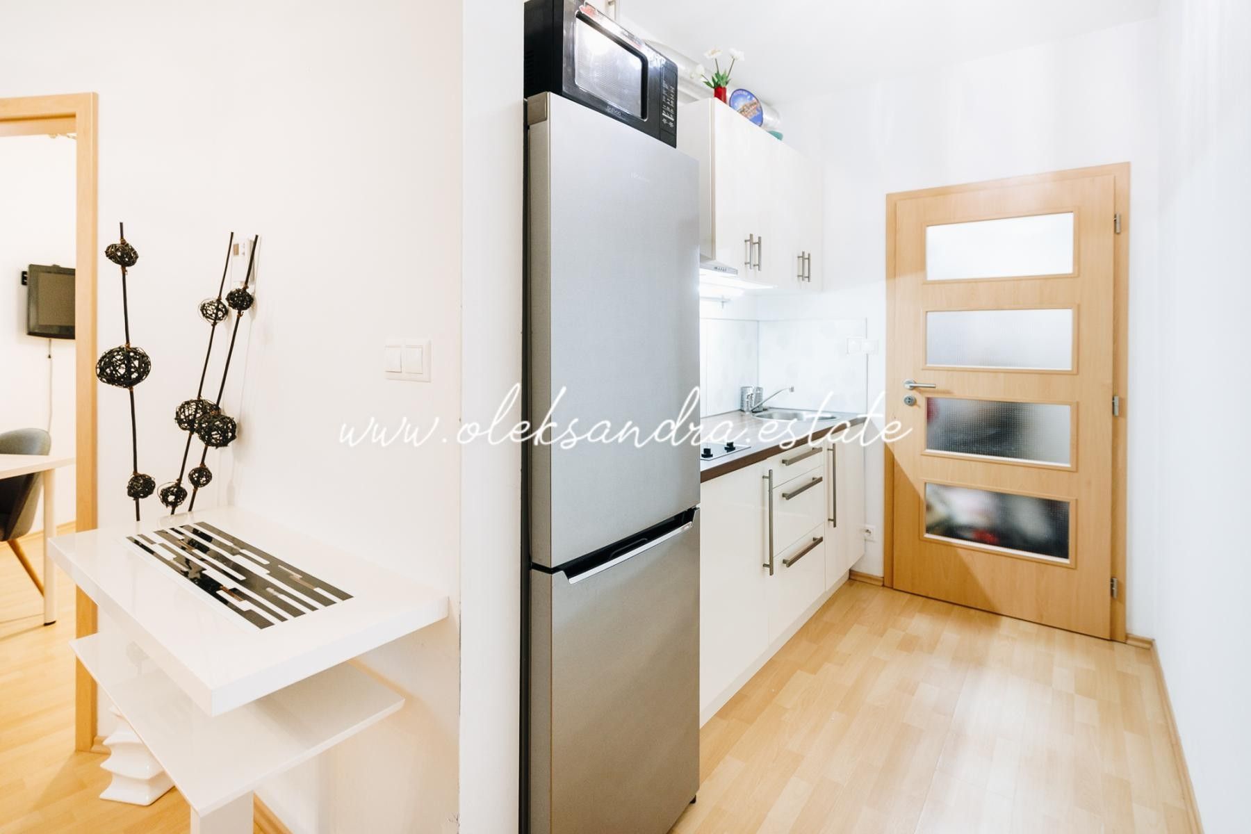 Pronájem byt 2+kk - Mazurská, Praha, 38 m²