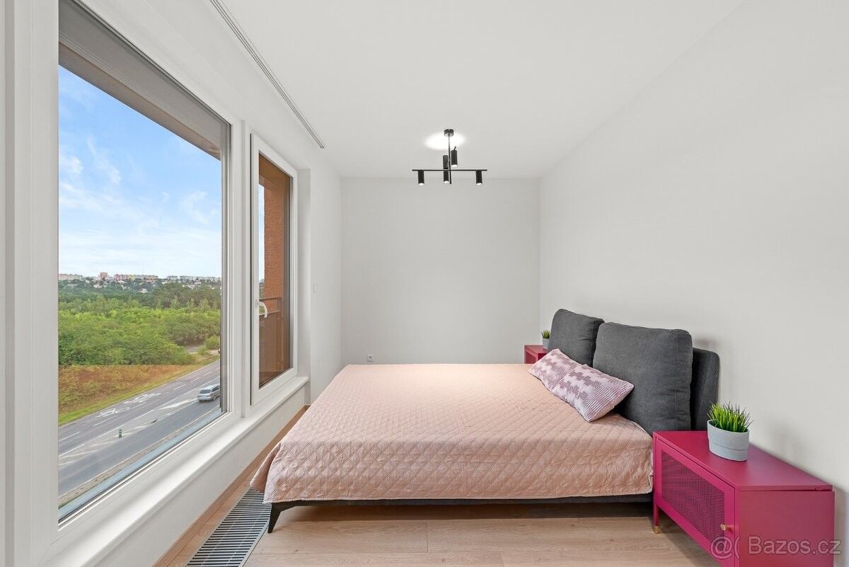 2+kk, Praha, 140 00, 54 m²