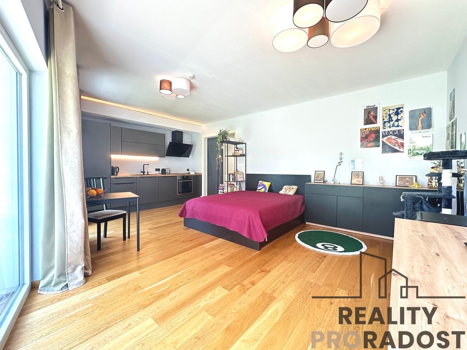 Prodej byt 1+kk - Kobrova, Praha, 45 m²