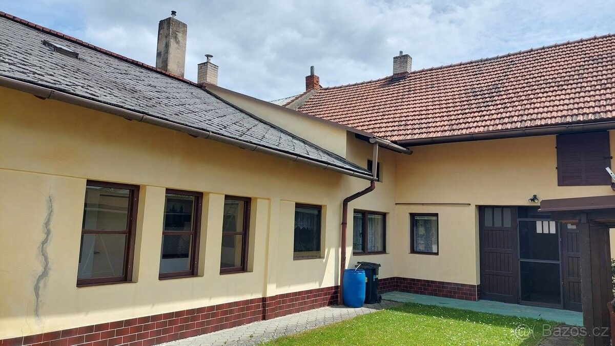 Prodej dům - Kostelec u Holešova, 768 43, 253 m²