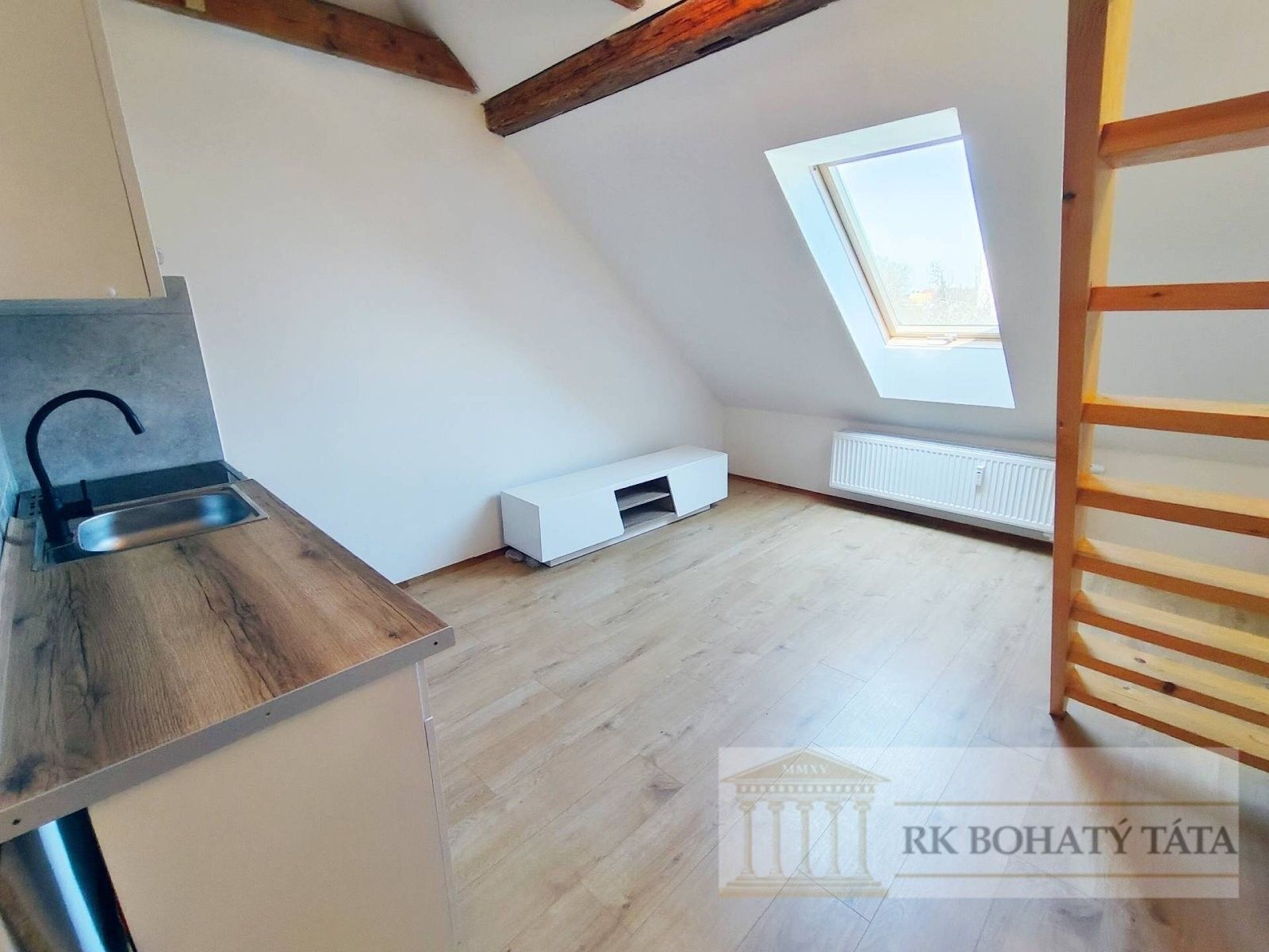 1+kk, Nad hradním potokem, Praha, 30 m²