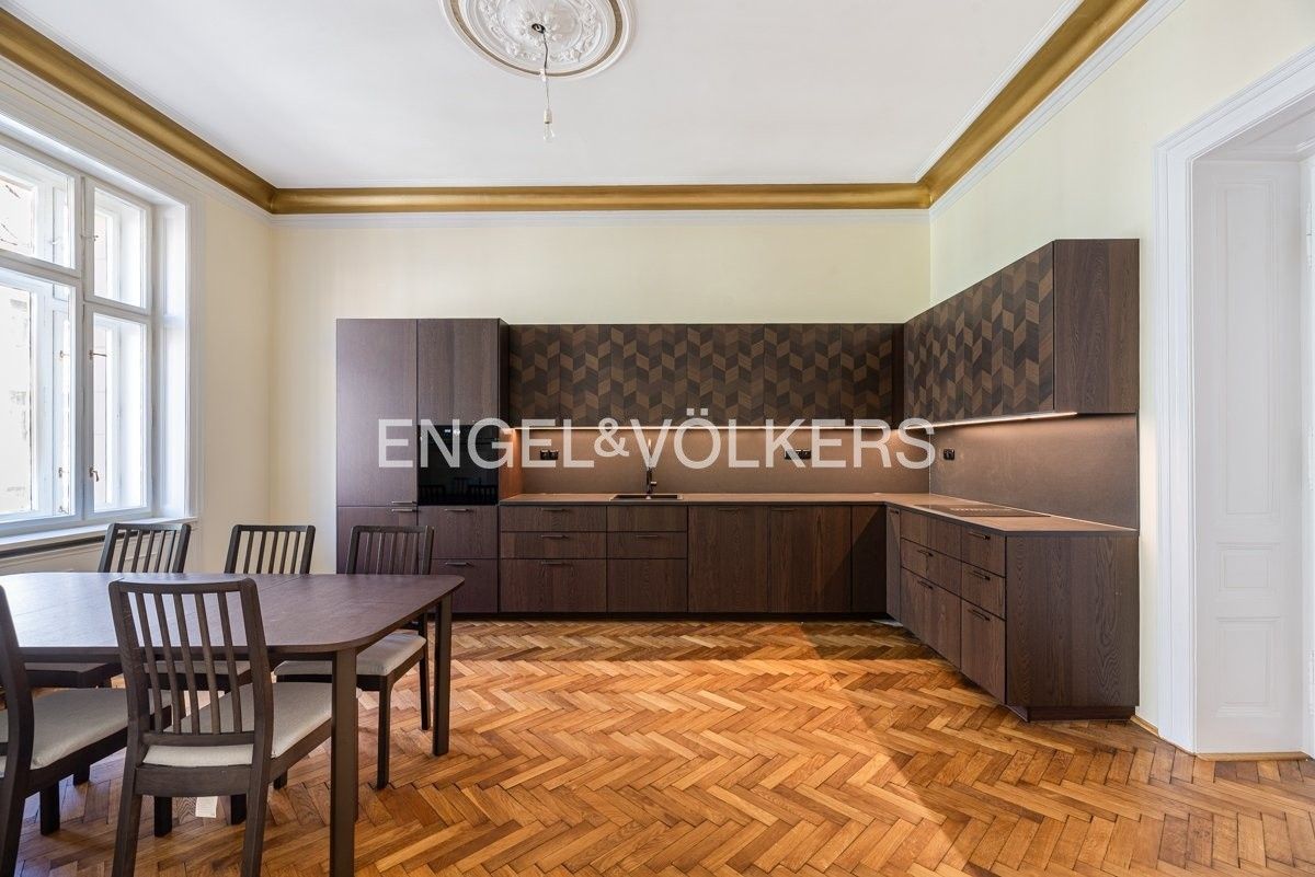 3+kk, Korunní, Praha, 105 m²