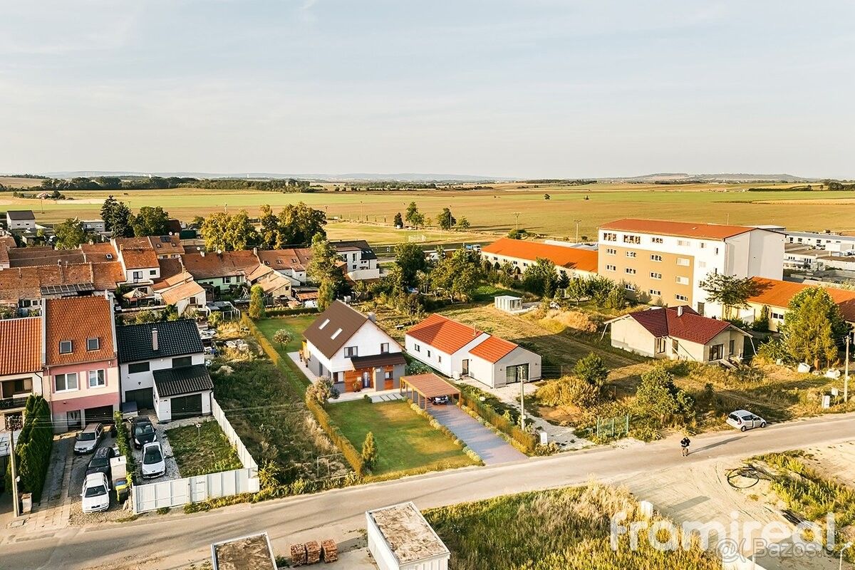 Prodej pozemek pro bydlení - Rajhrad, 664 61, 1 000 m²