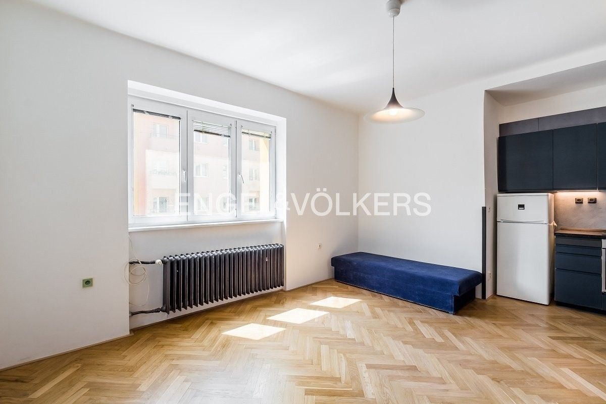 1+kk, Nad Kajetánkou, Praha, 30 m²