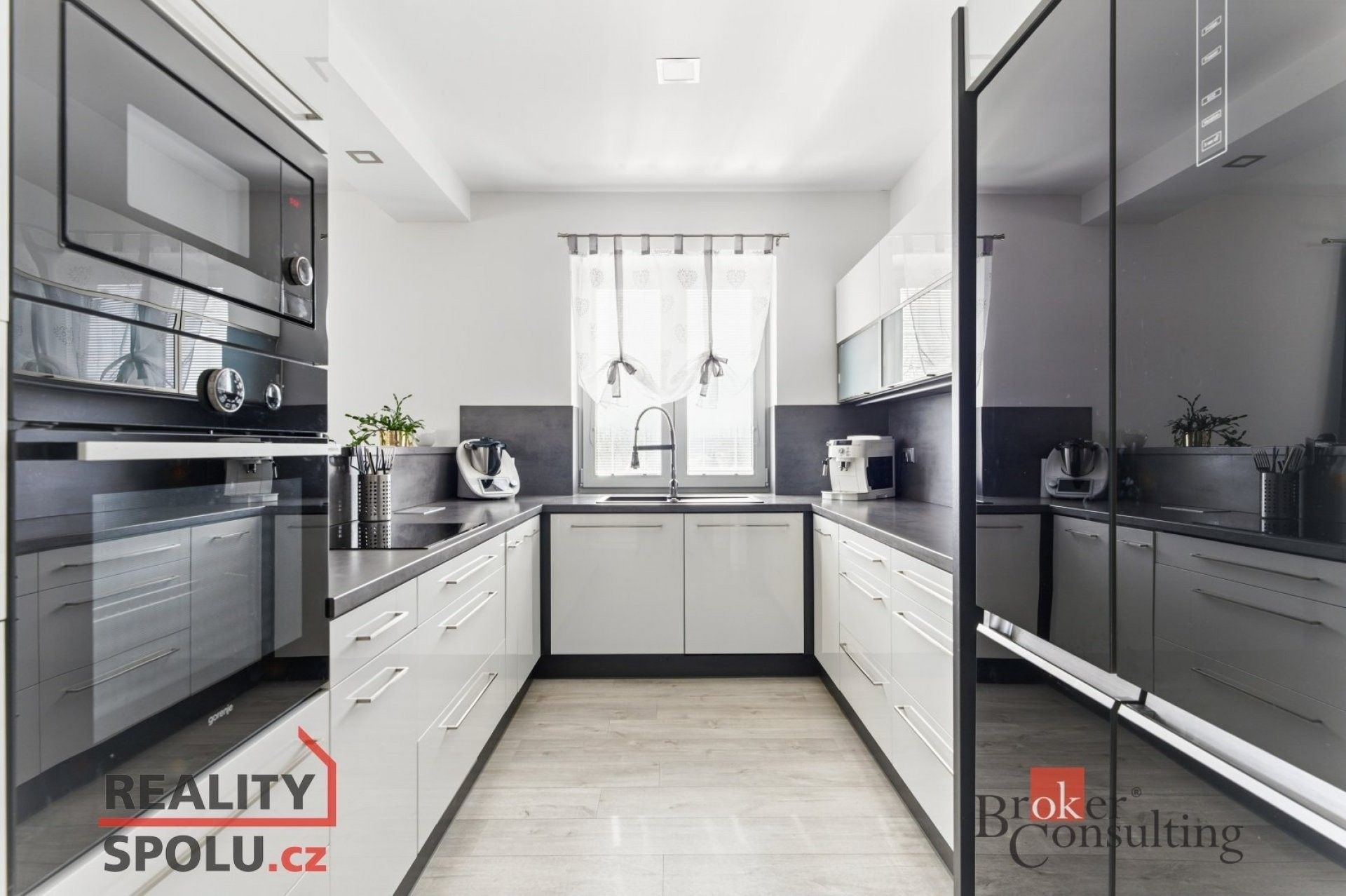 Prodej rodinný dům - Evaň, 224 m²