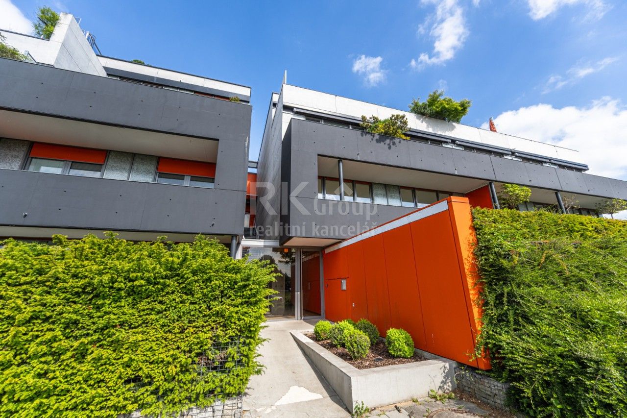 Pronájem byt 4+kk - Běžecká, Praha, 141 m²