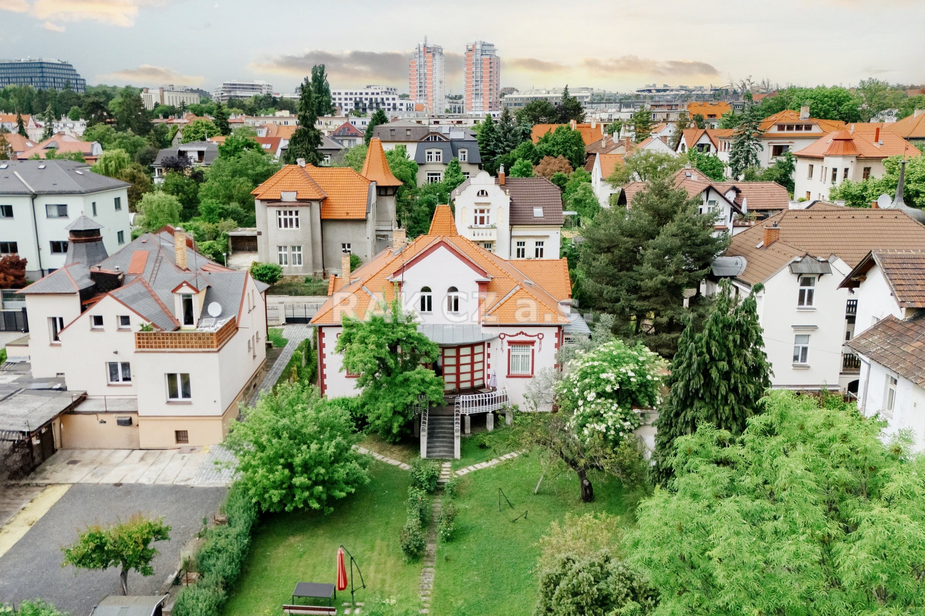 Vily, Mrštíkova, Praha, 300 m²
