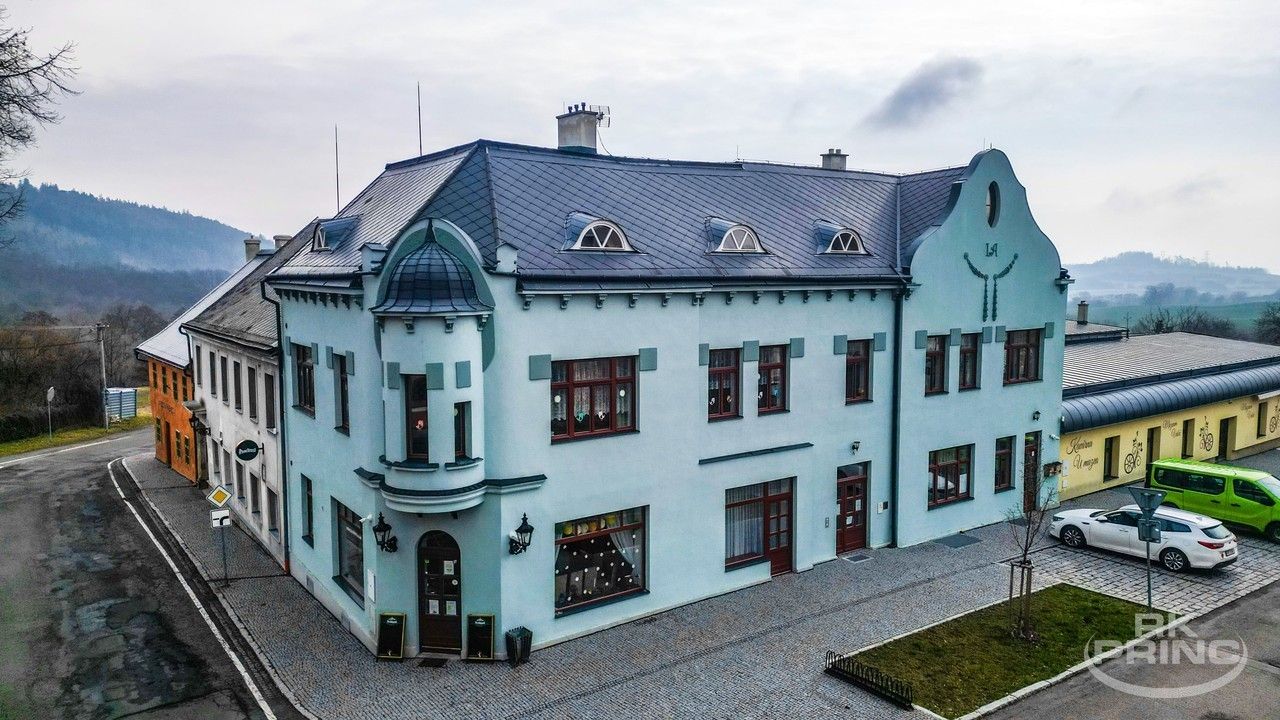 Prodej dům - Náměstí, Valeč, 287 m²