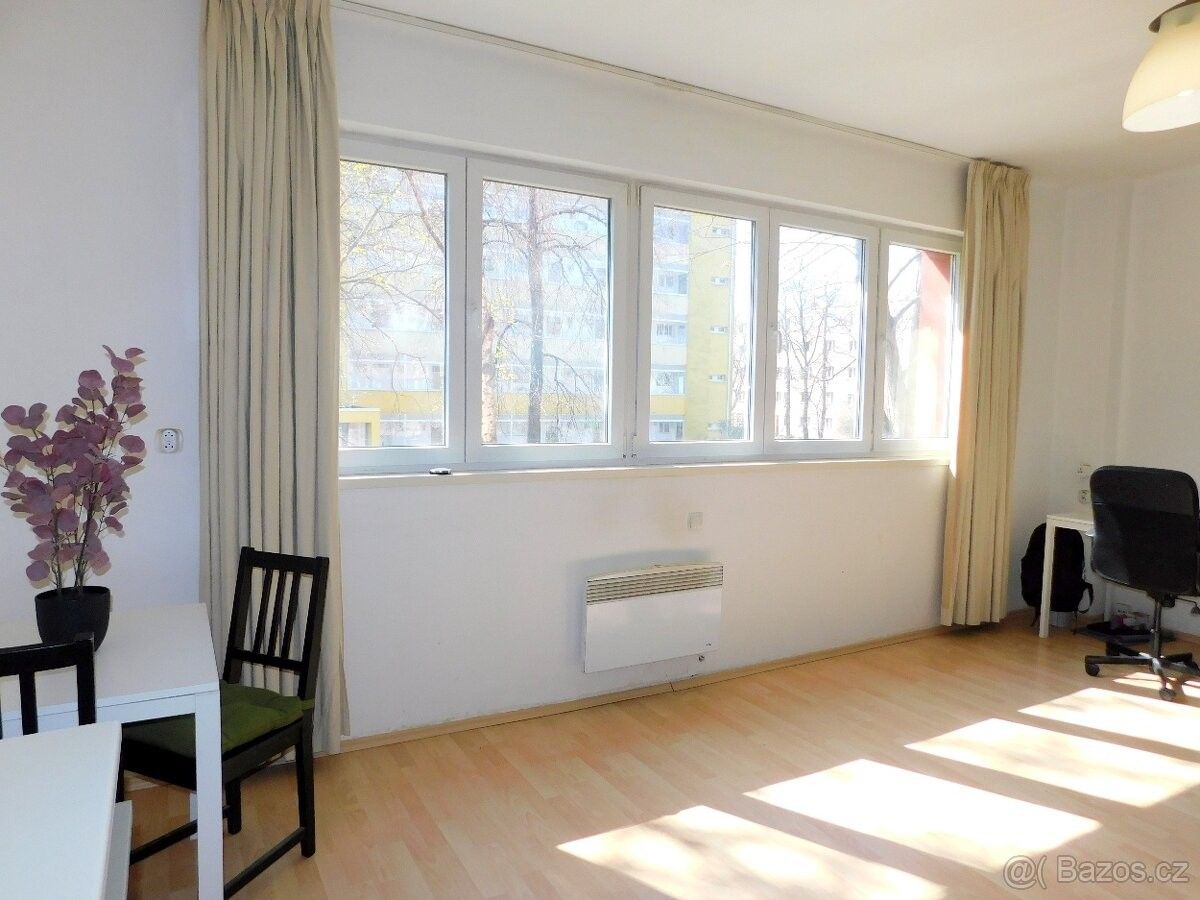 2+kk, Praha, 140 00, 42 m²