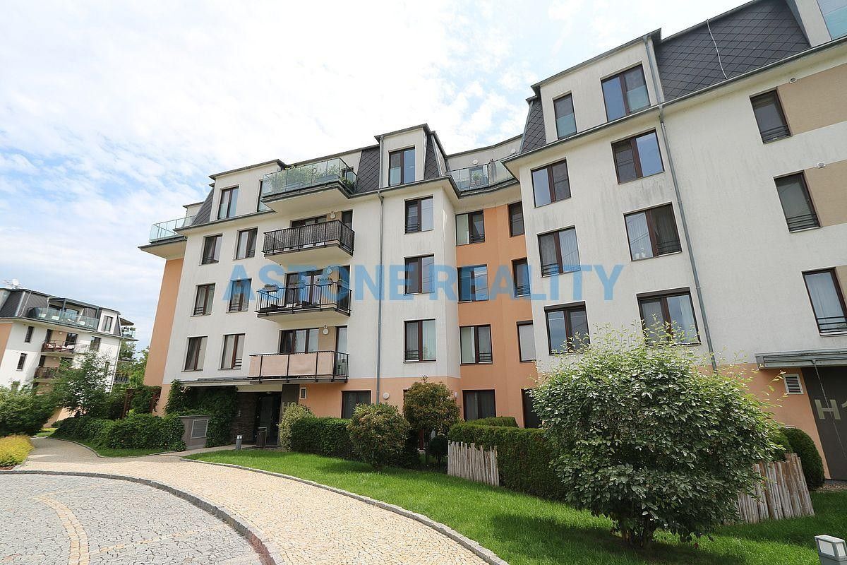 3+kk, Nademlejnská, Praha, 86 m²