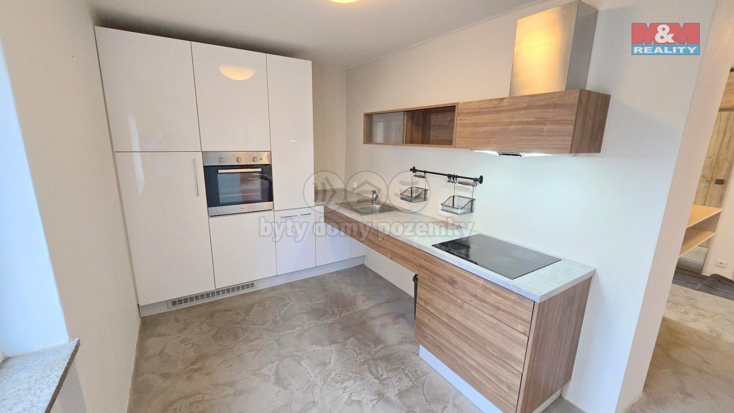 Pronájem byt 2+1 - Kvapilova, Praha, 58 m²