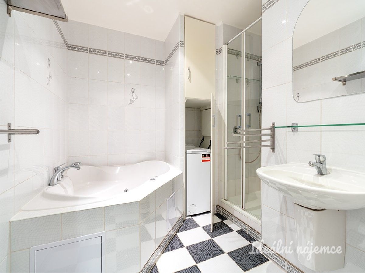 Pronájem byt 3+1 - Pražského, Praha, 76 m²