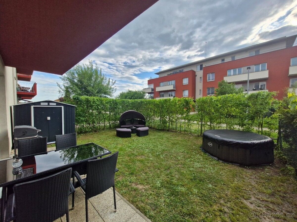 2+kk, Praha, 104 00, 90 m²