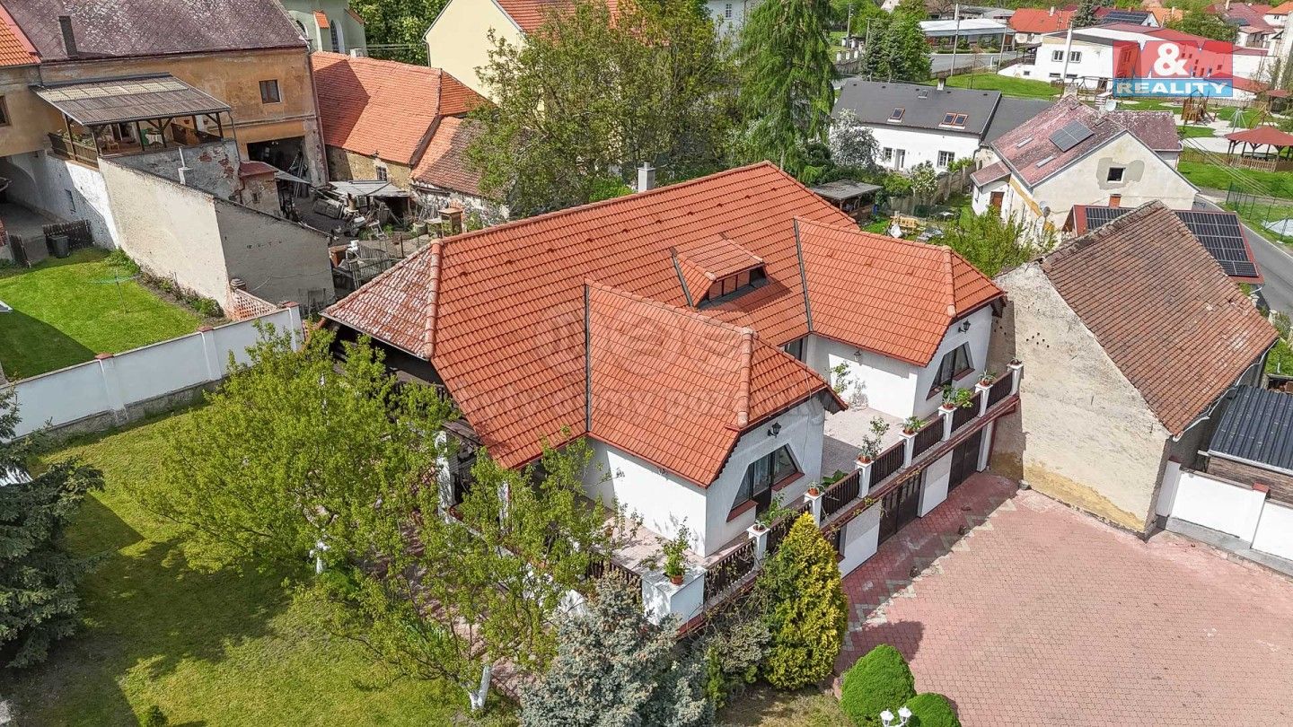 Prodej rodinný dům - Nepomyšl, 410 m²