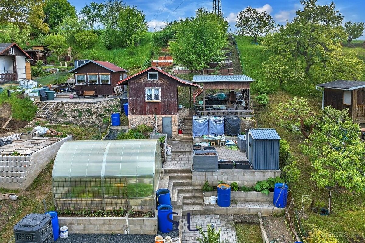 Zahrady, Děčín, 405 02, 358 m²