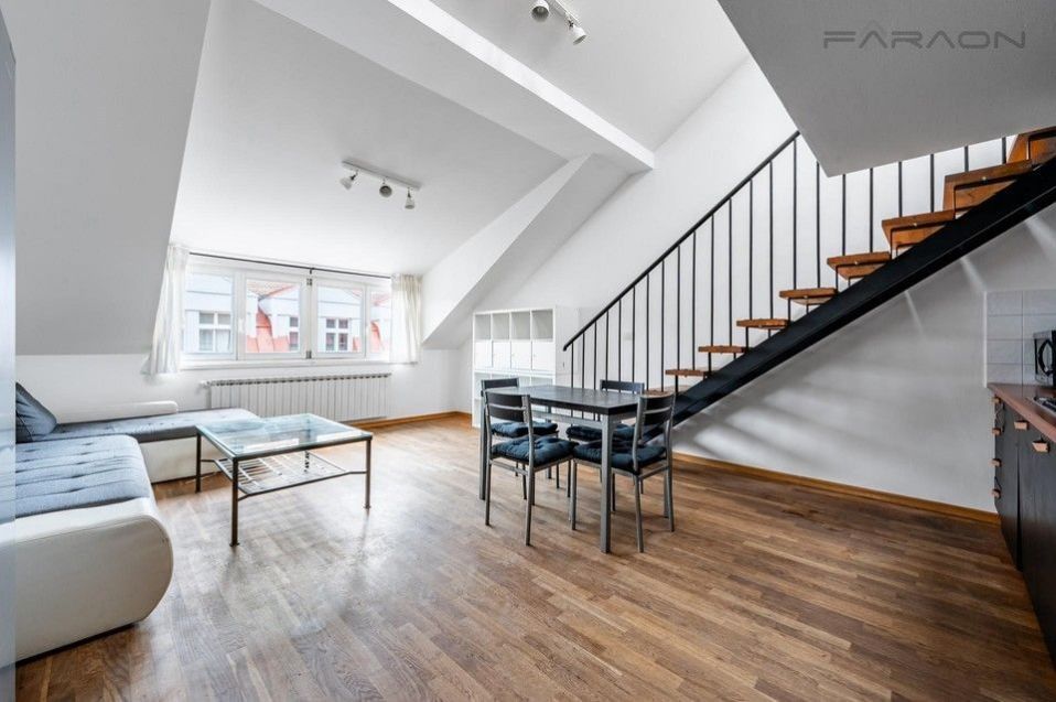 4+kk, Na bělidle, Praha, 140 m²