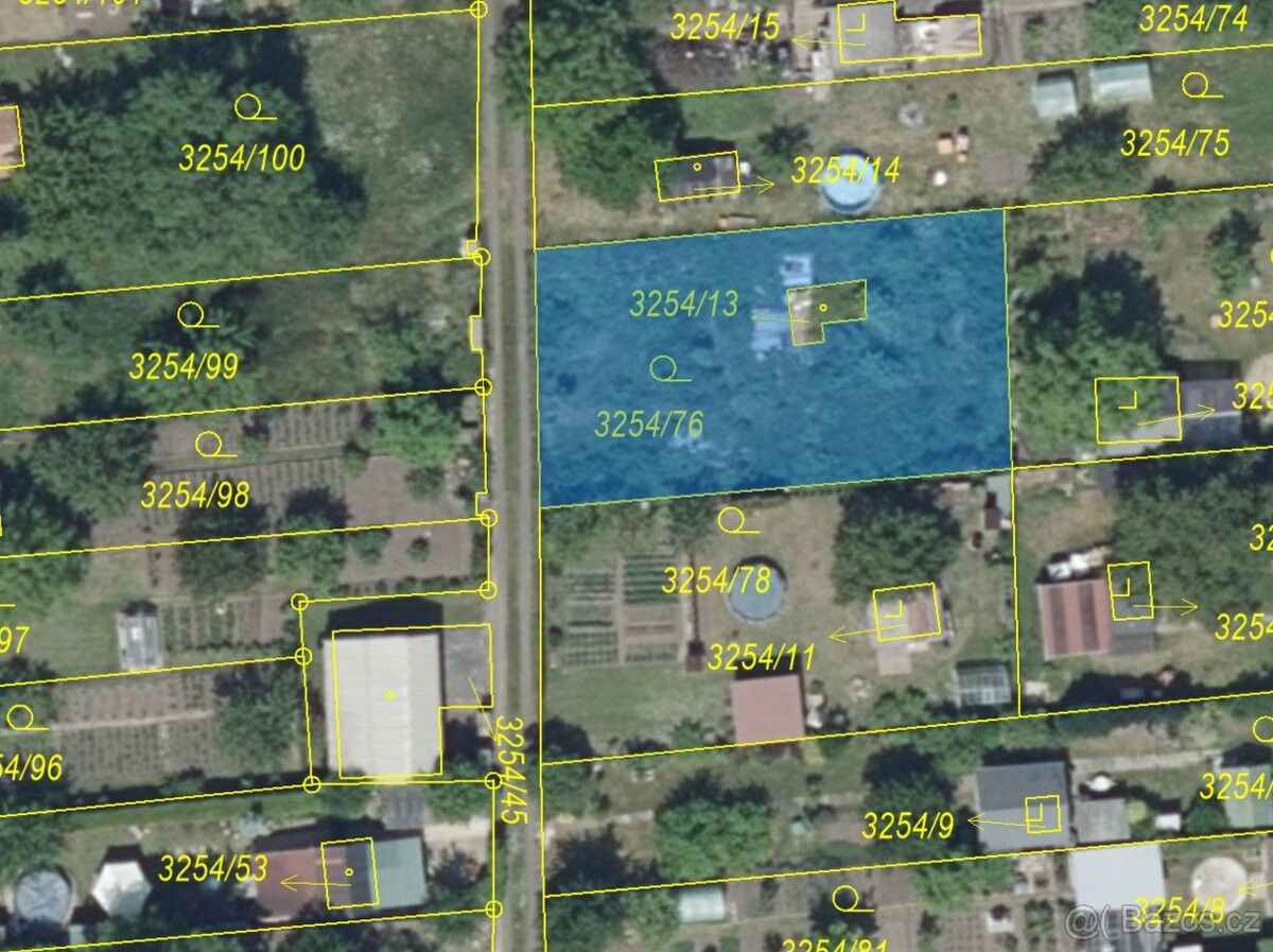 Zahrady, Louny, 440 01, 475 m²
