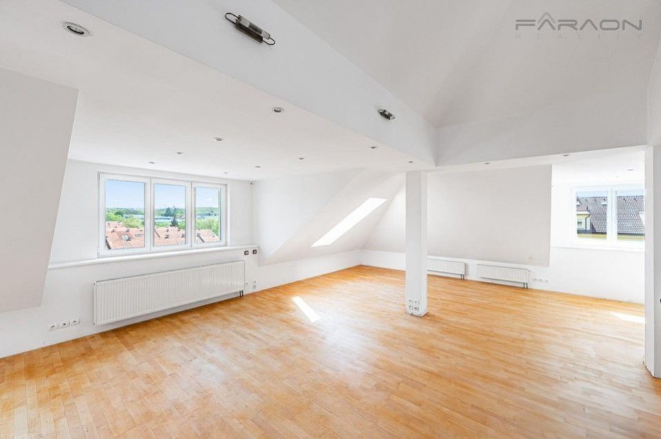 3+1, U kombinátu, Praha, 112 m²