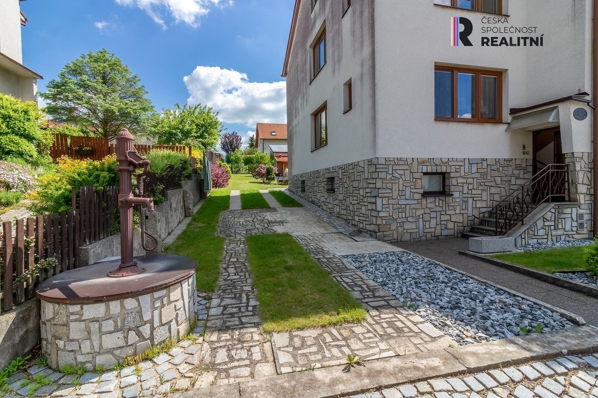 Prodej rodinný dům - Stonařov, 207 m²