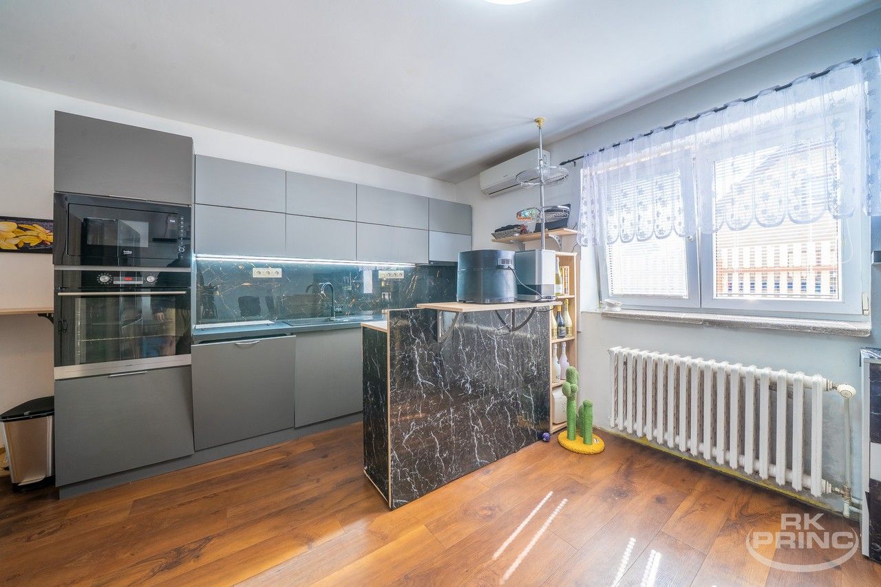 Prodej rodinný dům - Luční, Tišice, 240 m²