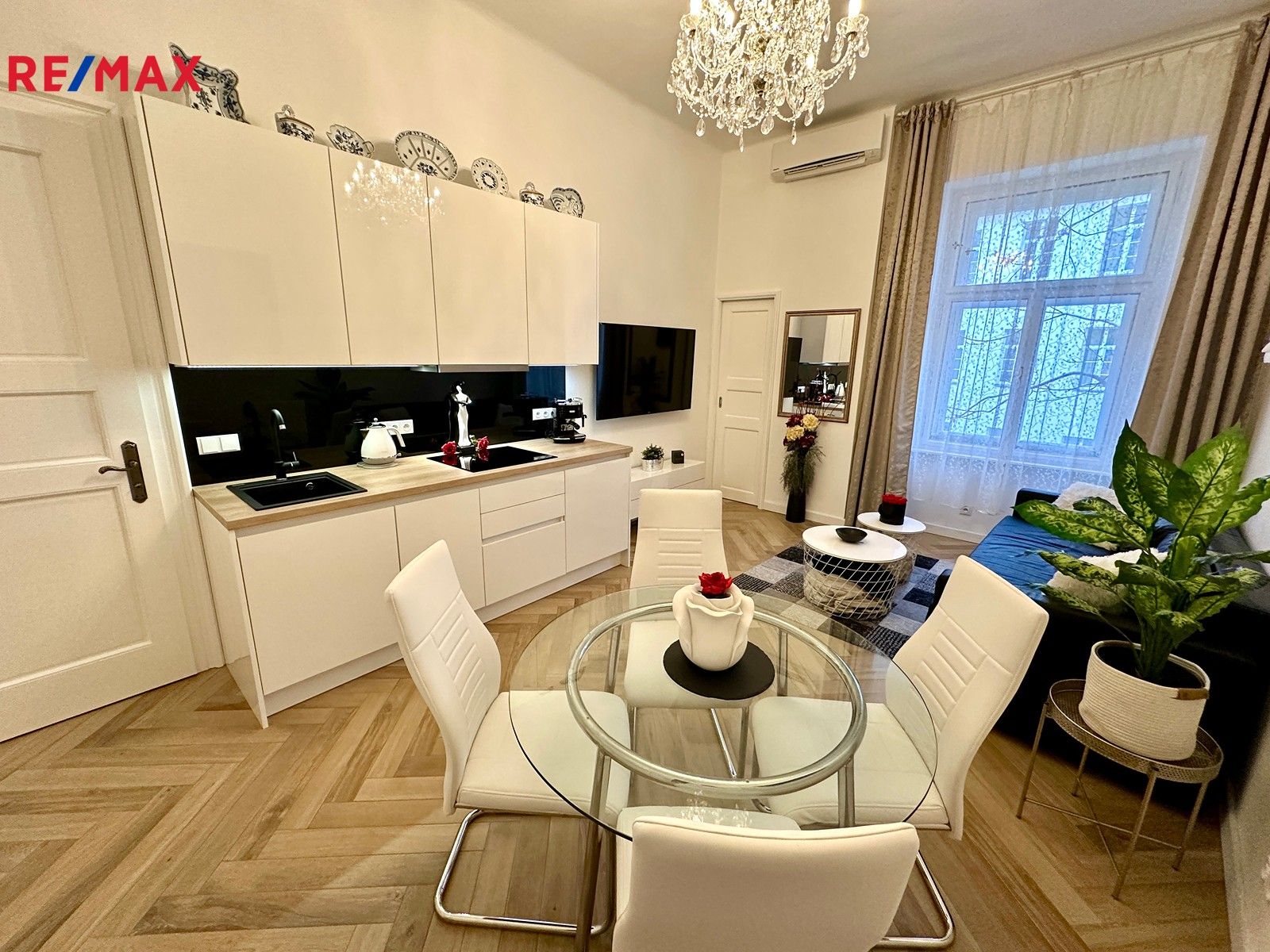 2+kk, Krakovská, Praha, 42 m²
