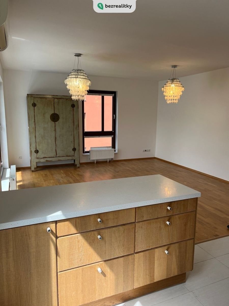4+kk, Na lysinách, Praha, 98 m²