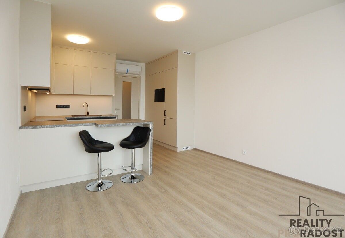 Pronájem byt 1+kk - Praha, 149 00, 31 m²