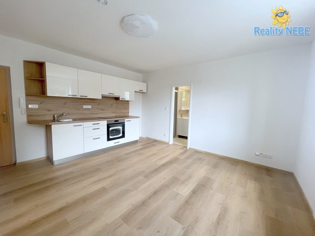 Pronájem byt 1+kk - Švabinského, Praha, 27 m²
