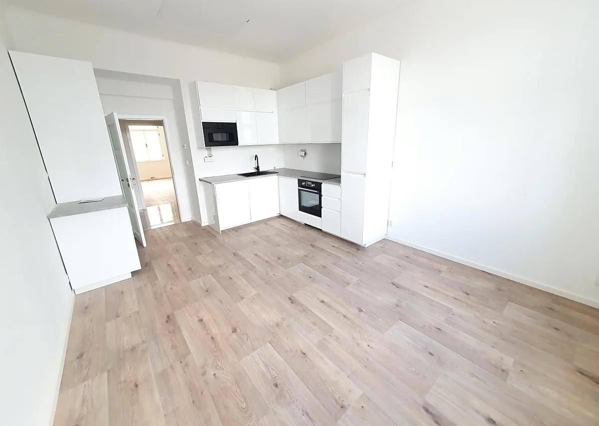 Pronájem byt 3+kk - Koněvova, Praha, 75 m²
