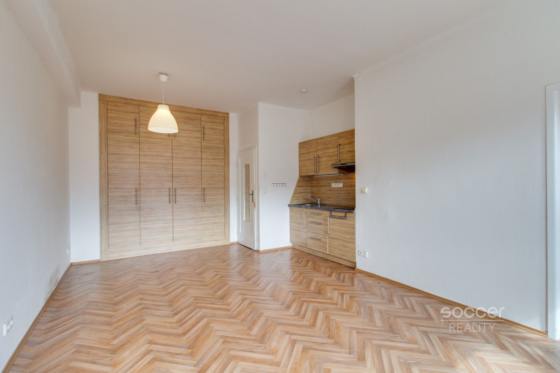 Pronájem byt 1+1 - Kolbenova, Praha, 45 m²