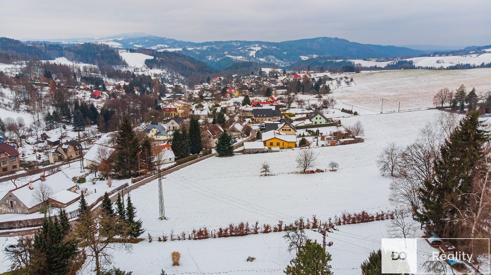 Prodej pozemek pro bydlení - Skuhrov, 1 721 m²