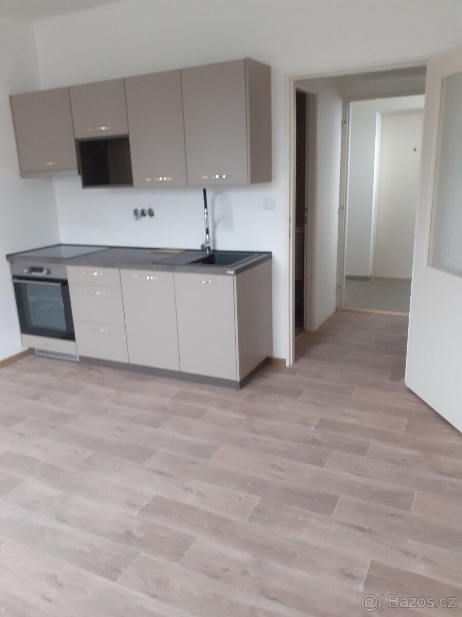 1+1, Uherské Hradiště, 686 01, 46 m²