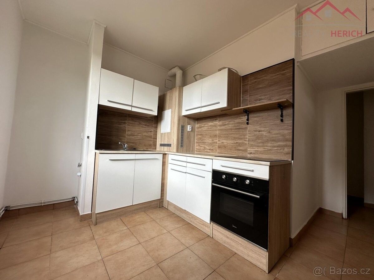 2+1, Chomutov, 430 01