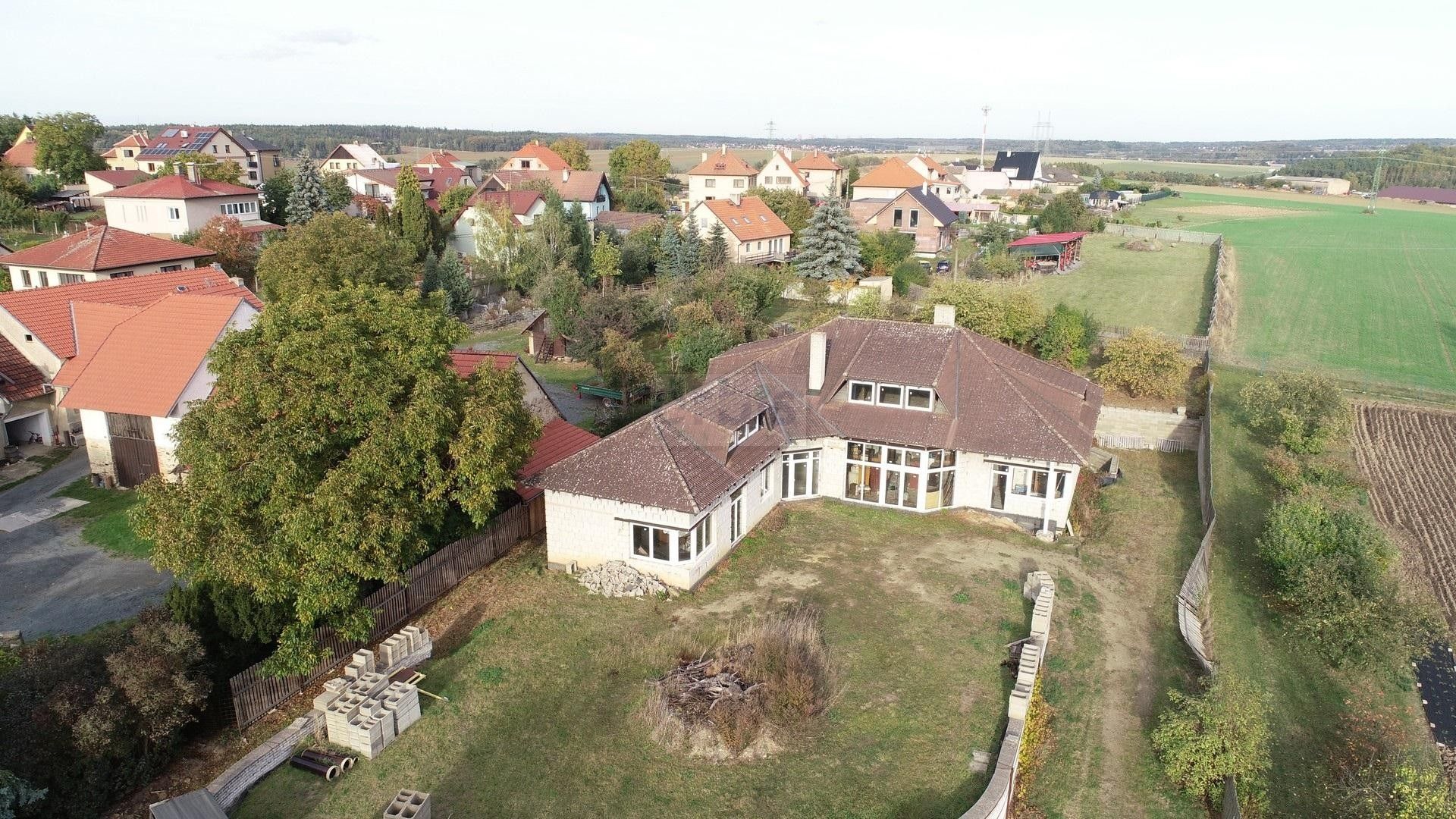 Prodej dům - V Zátiší, Lhota, 1 125 m²